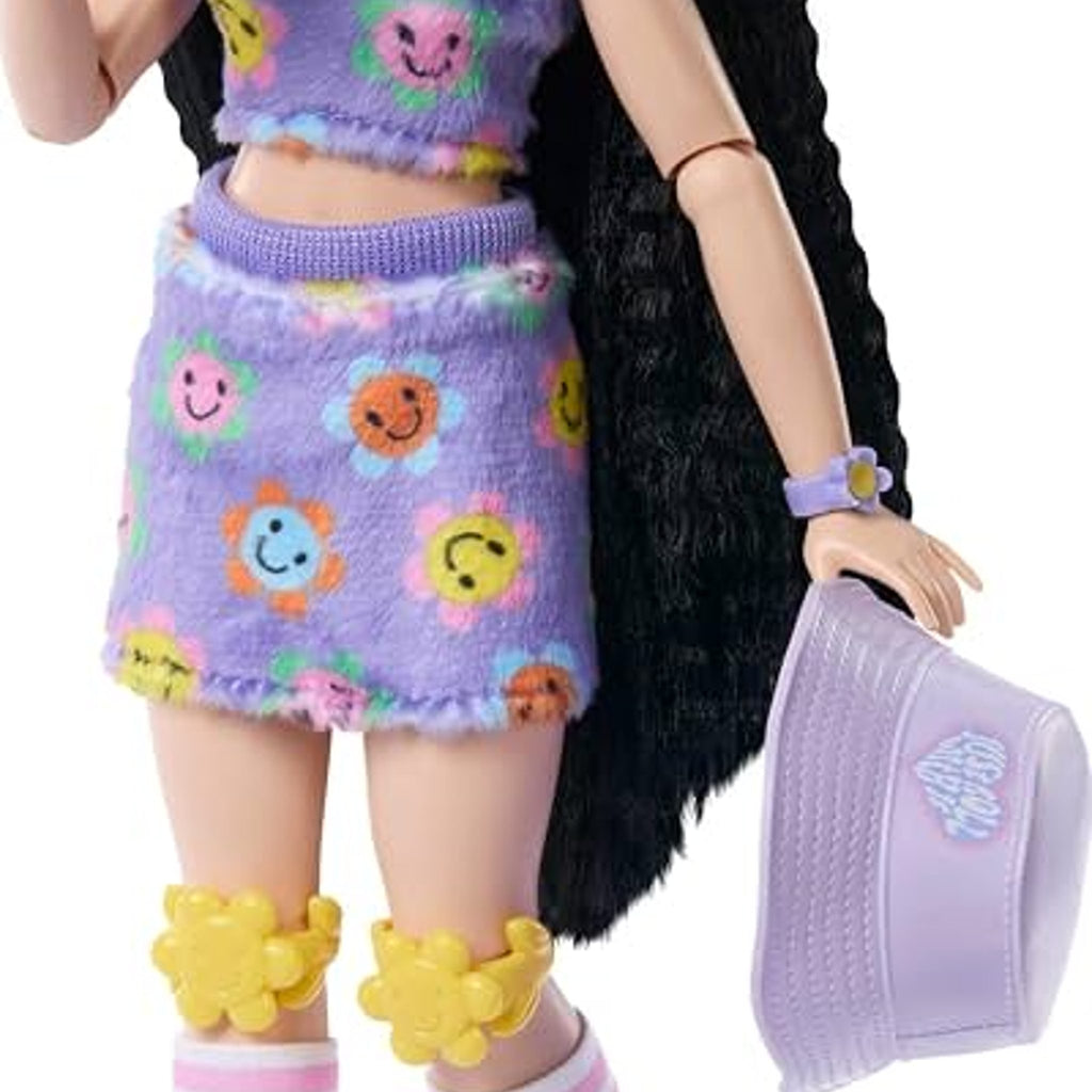 Barbie Dream Besties Renee Doll Playset with 11 Accessories