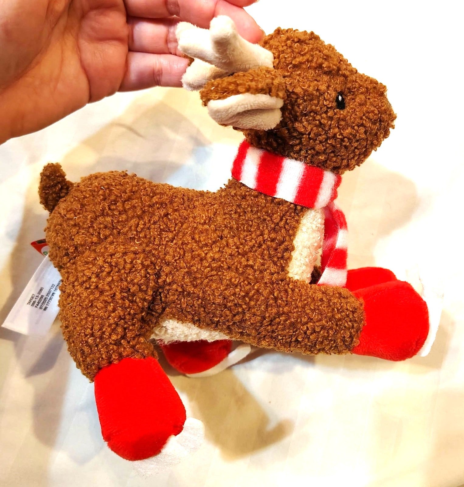 GIGGLESCAPE 7" Christmas Reindeer Plush with Scarf & Skates