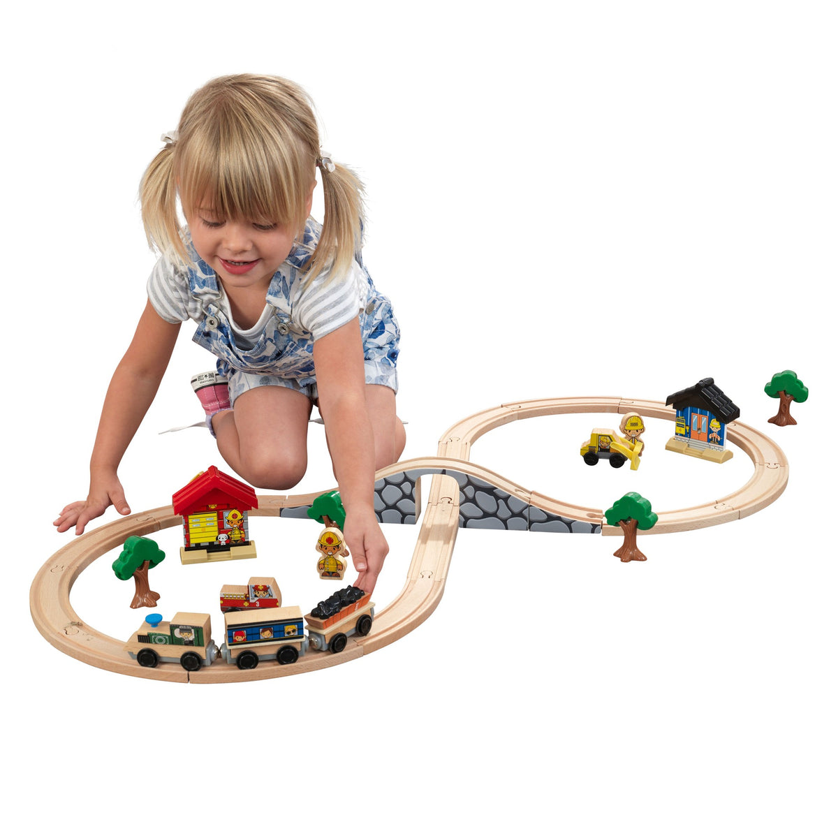 KidKraft Figure 8 Wooden Train Set with 38 Accessories, Gift for Ages 3+